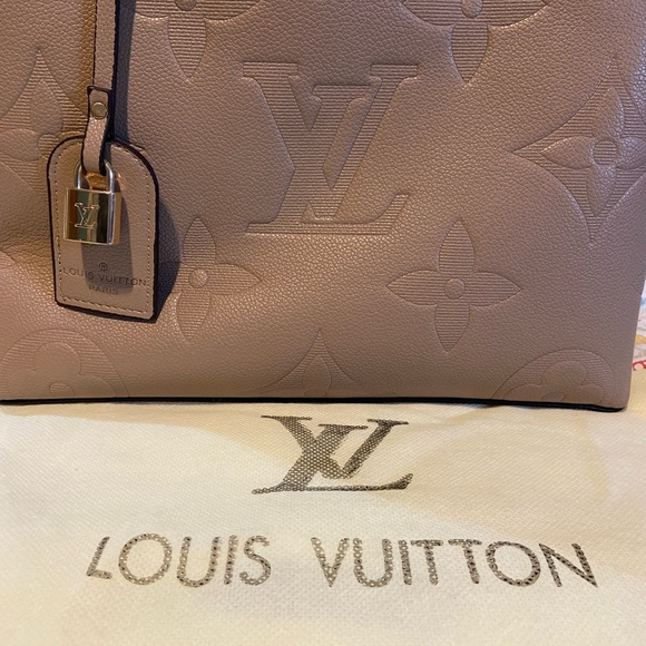 Louis Vuitton Look a Like Purse and Wallet - Picture 2 of 12